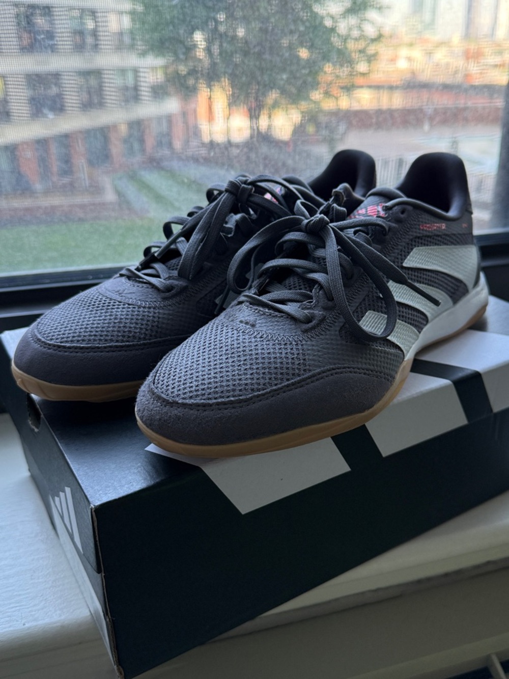 adidas M8.5 W9.5 Indoor Soccer Sneakers
